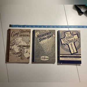 🎶 3 Charming old paperback hymnals/songbooks.